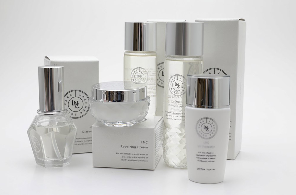 Все косметические продукты линейки Laennec Skin Care (LNC) на белом фоне